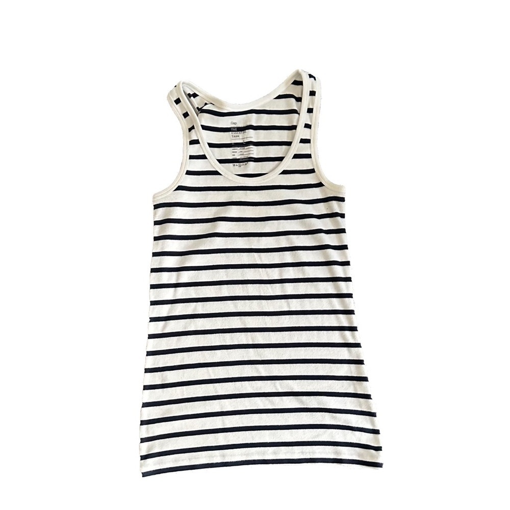 Gap “ The Essential Tank” Stripe Tank Top -Large
Length-26”
Pit to pit- 14”